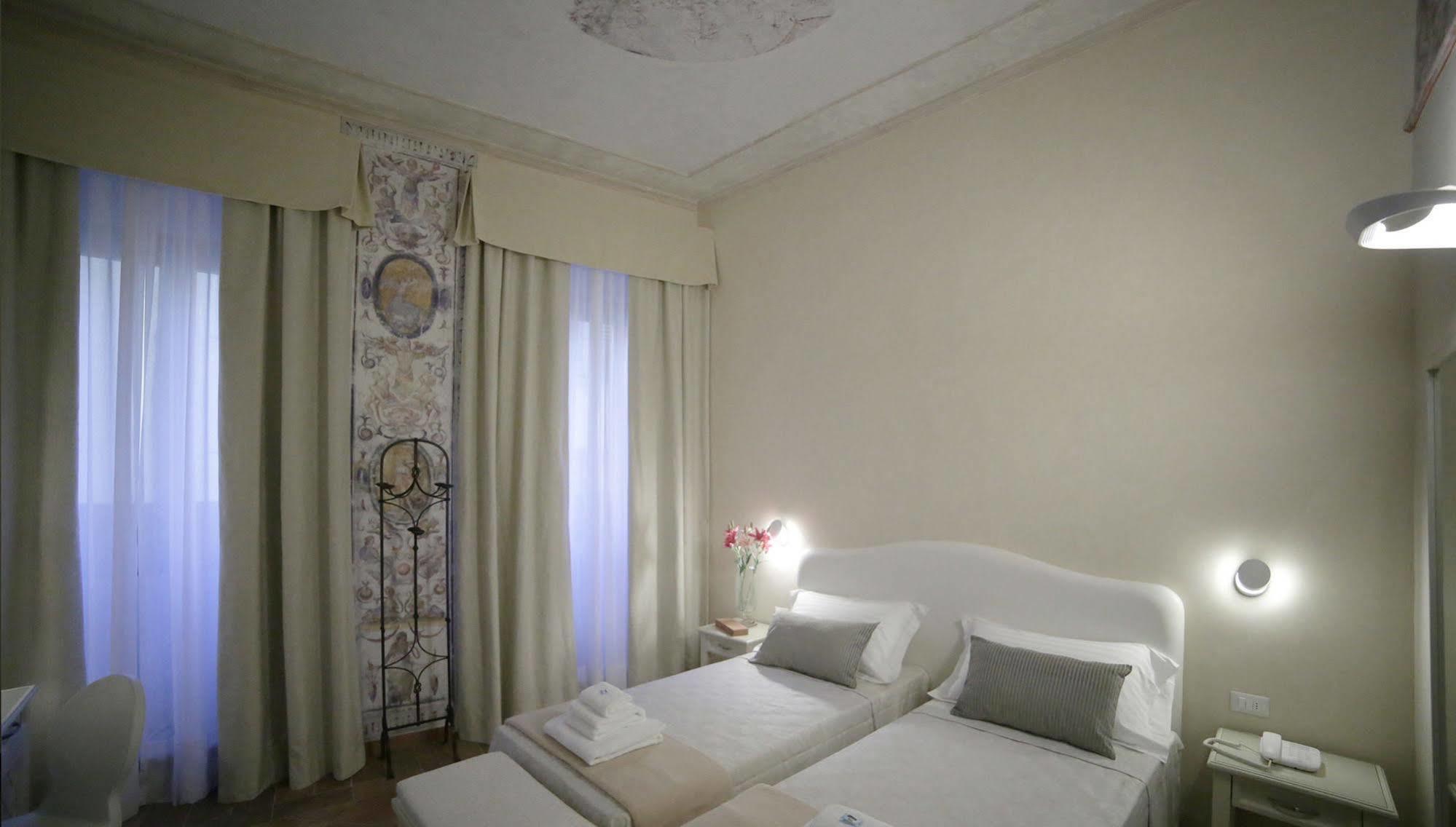 Hotel Renaissance Флоренция Экстерьер фото